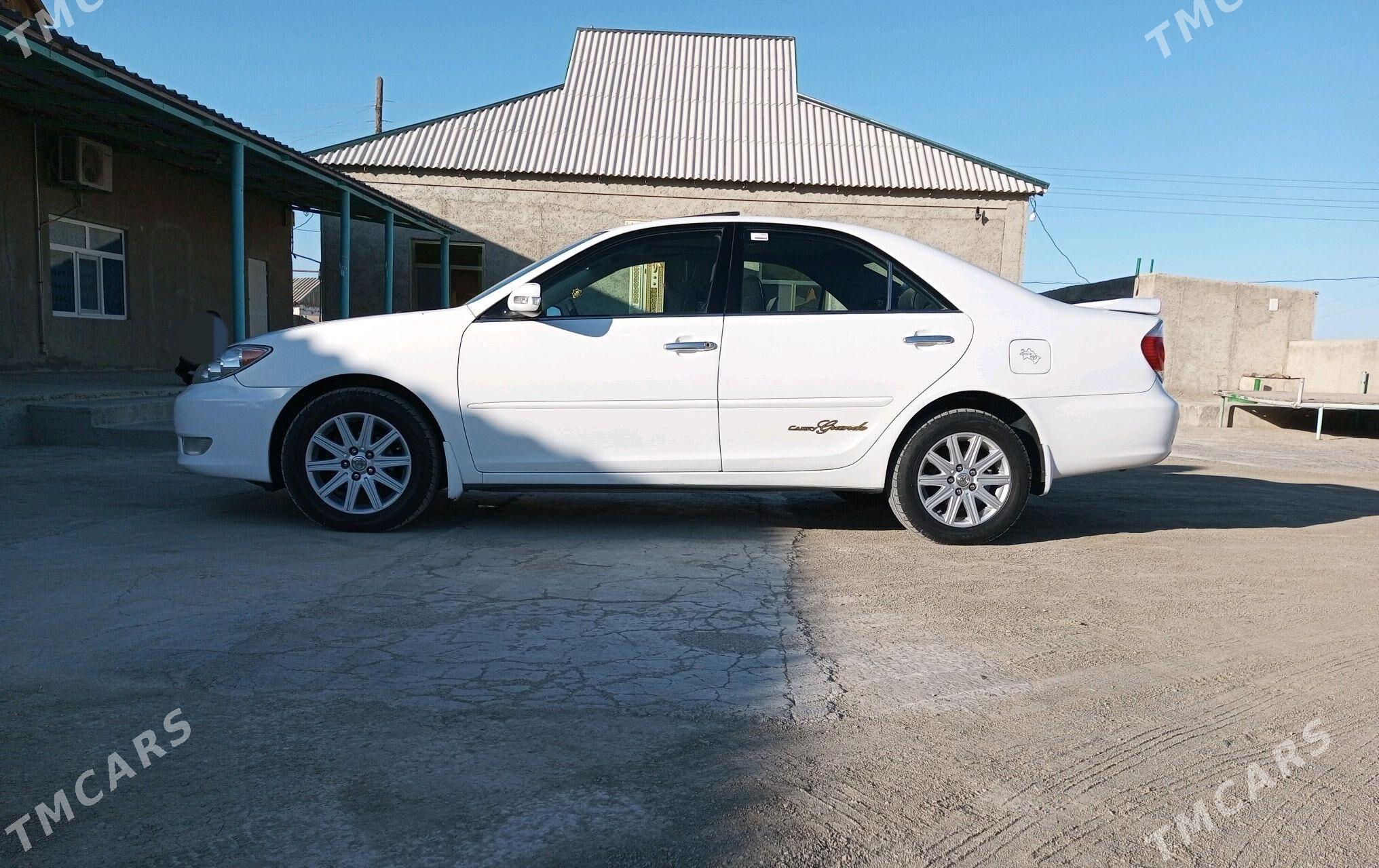 Toyota Camry 2003 - 160 000 TMT - Берекет - img 3