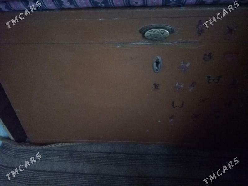 Лестница и сундук - Мары - img 2