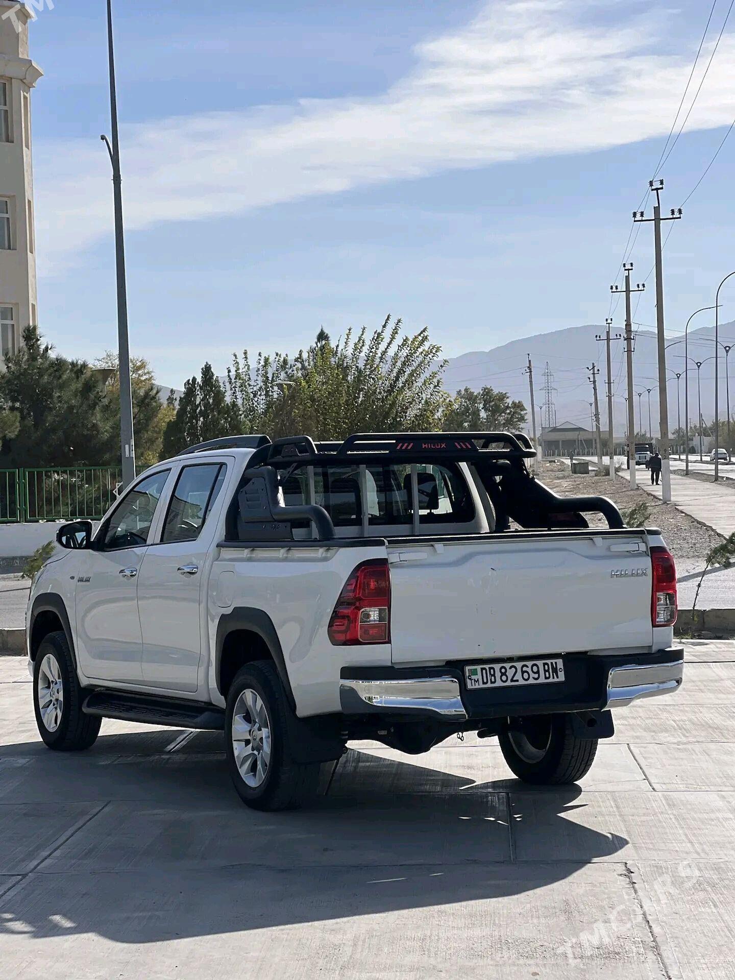Toyota Hilux 2021 - 500 000 TMT - Gyzylarbat - img 3