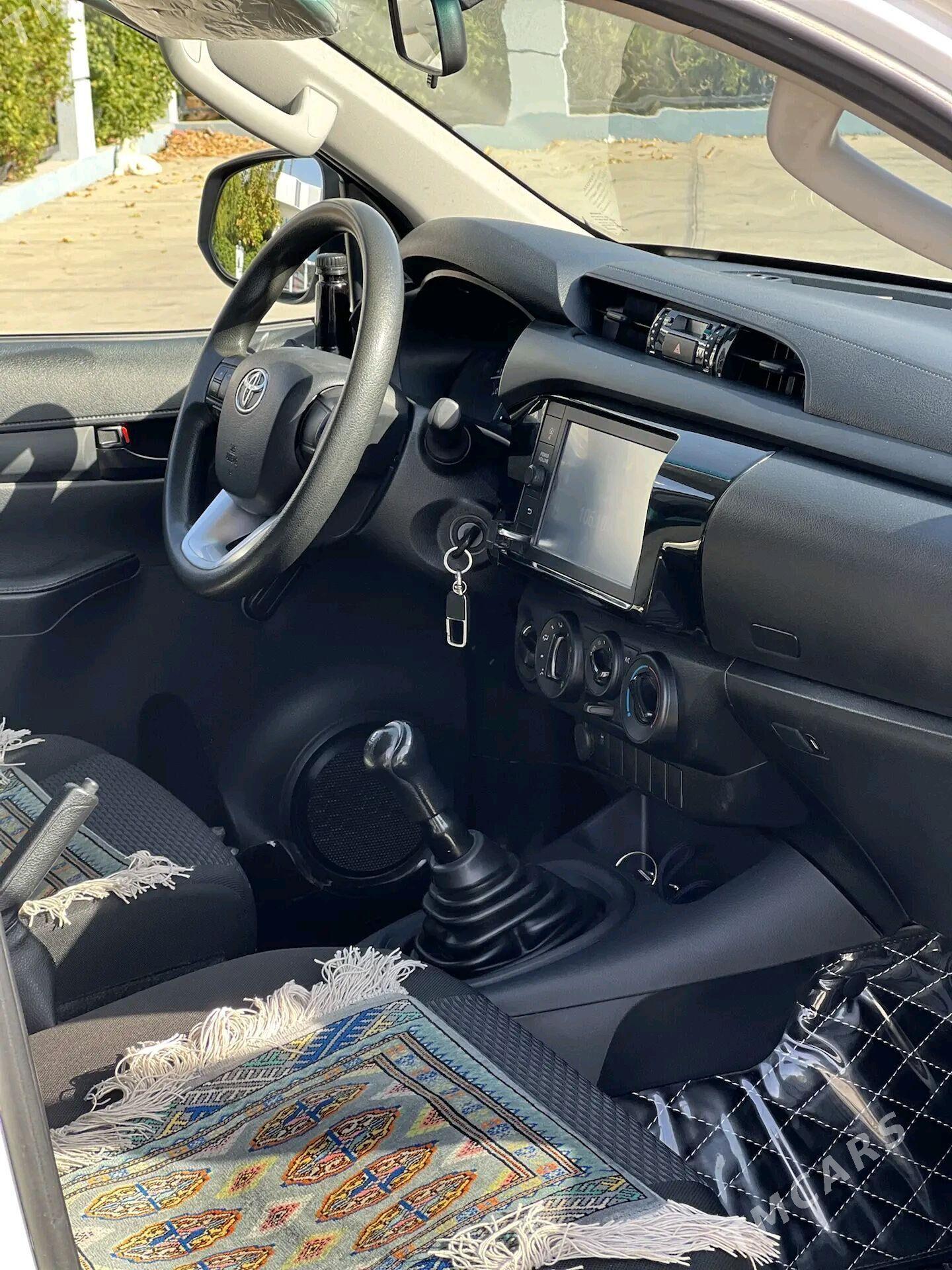 Toyota Hilux 2021 - 500 000 TMT - Gyzylarbat - img 6