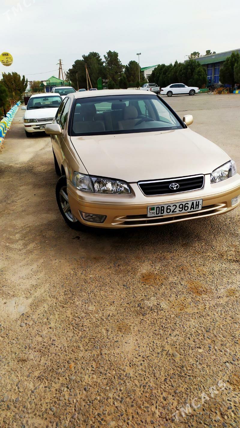 Toyota Camry 2000 - 138 000 TMT - Теджен - img 1