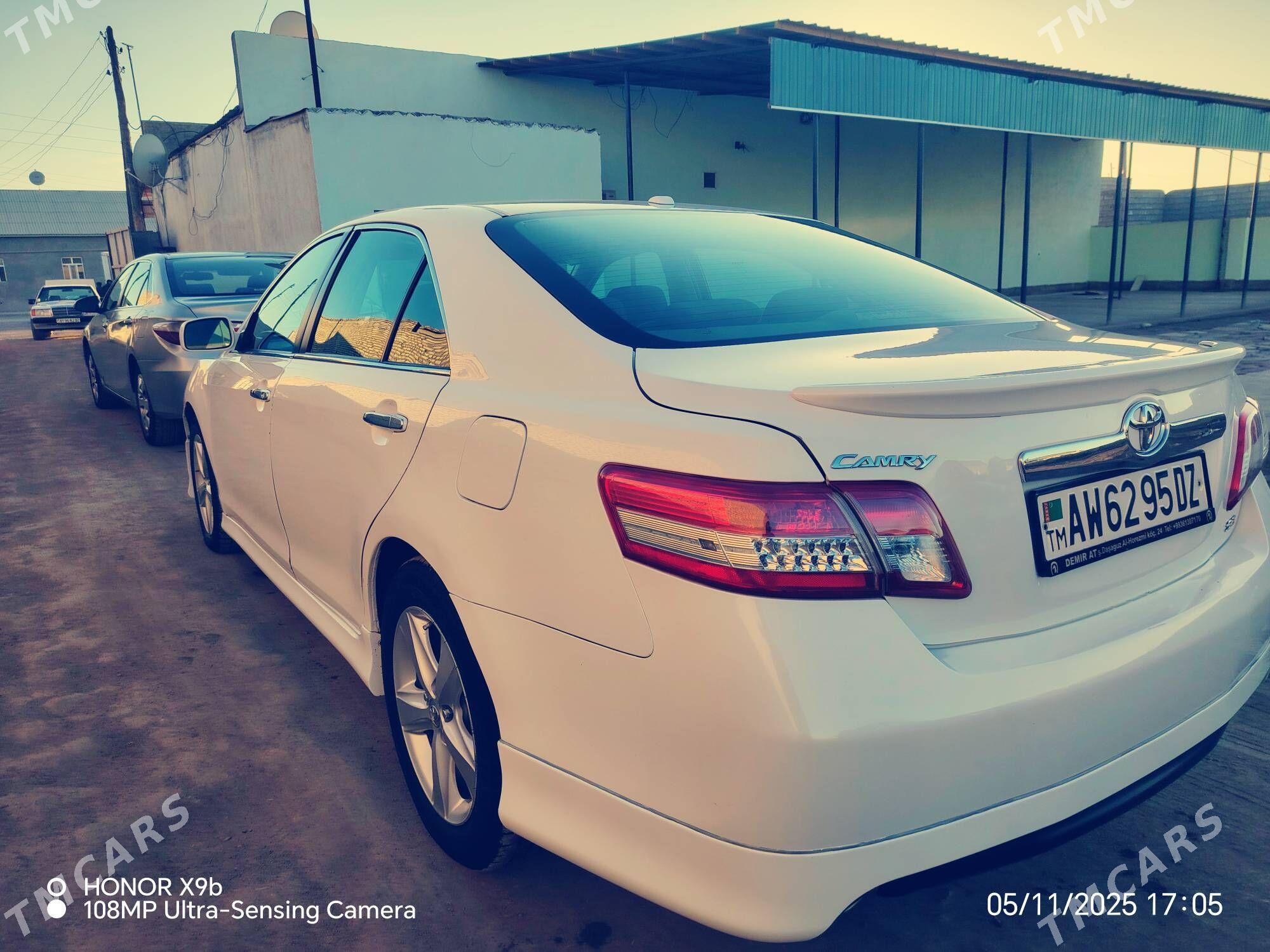 Toyota Camry 2010 - 240 000 TMT - Köneürgenç - img 1