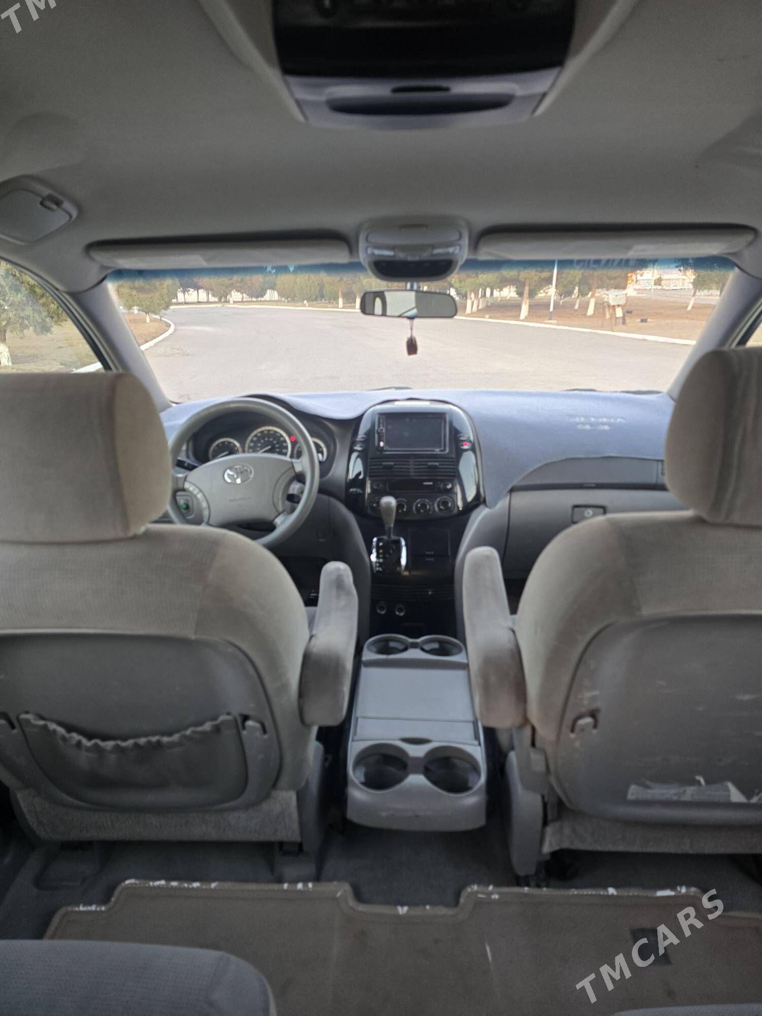 Toyota Sienna 2005 - 225 000 TMT - Мары - img 8