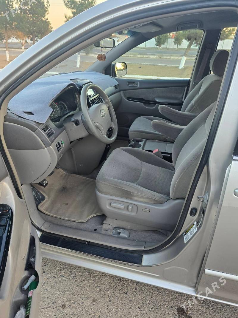 Toyota Sienna 2005 - 225 000 TMT - Мары - img 9