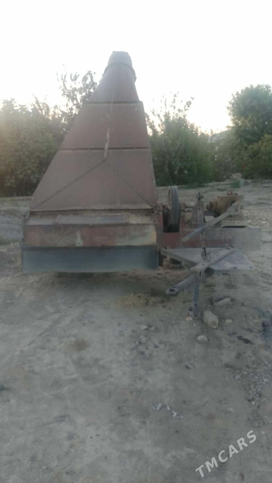 MTZ 80 2009 - 32 000 TMT - Векильбазар - img 4