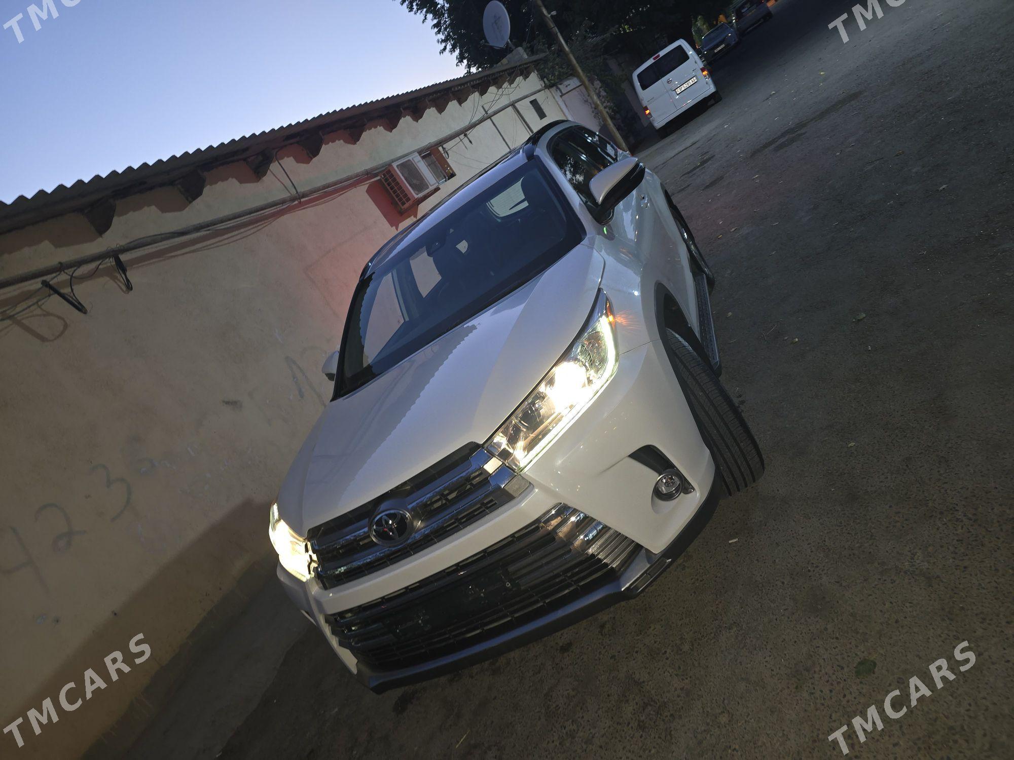 Toyota Highlander 2018 - 410 000 TMT - 30 mkr - img 1