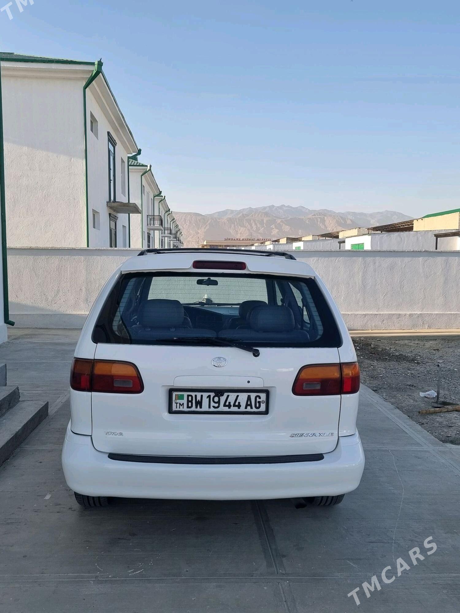 Toyota Sienna 2000 - 148 000 TMT - Бахарден - img 10