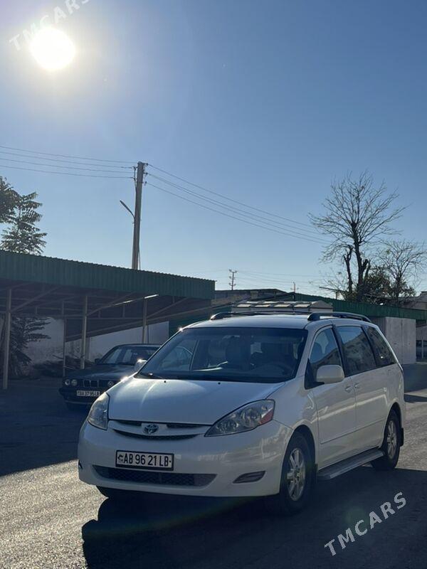 Toyota Sienna 2009 - 250 000 TMT - Türkmenabat - img 2