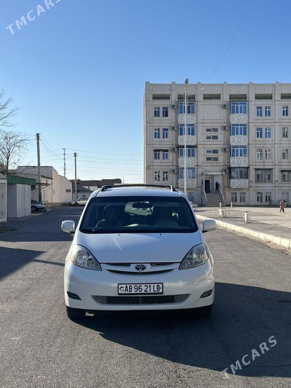 Toyota Sienna 2009 - 250 000 TMT - Türkmenabat - img 1