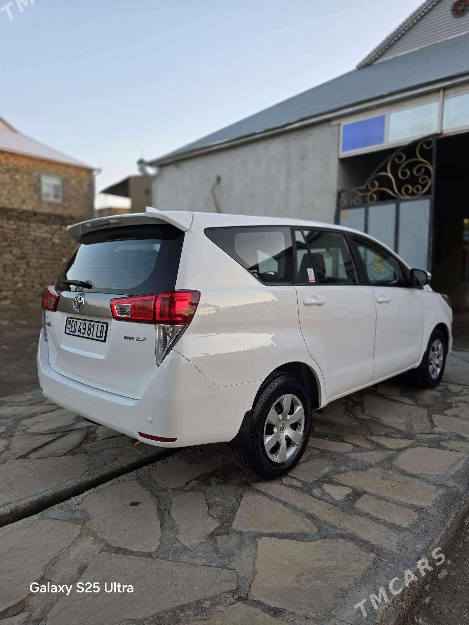 Toyota Innova 2021 - 270 000 TMT - Магданлы - img 3