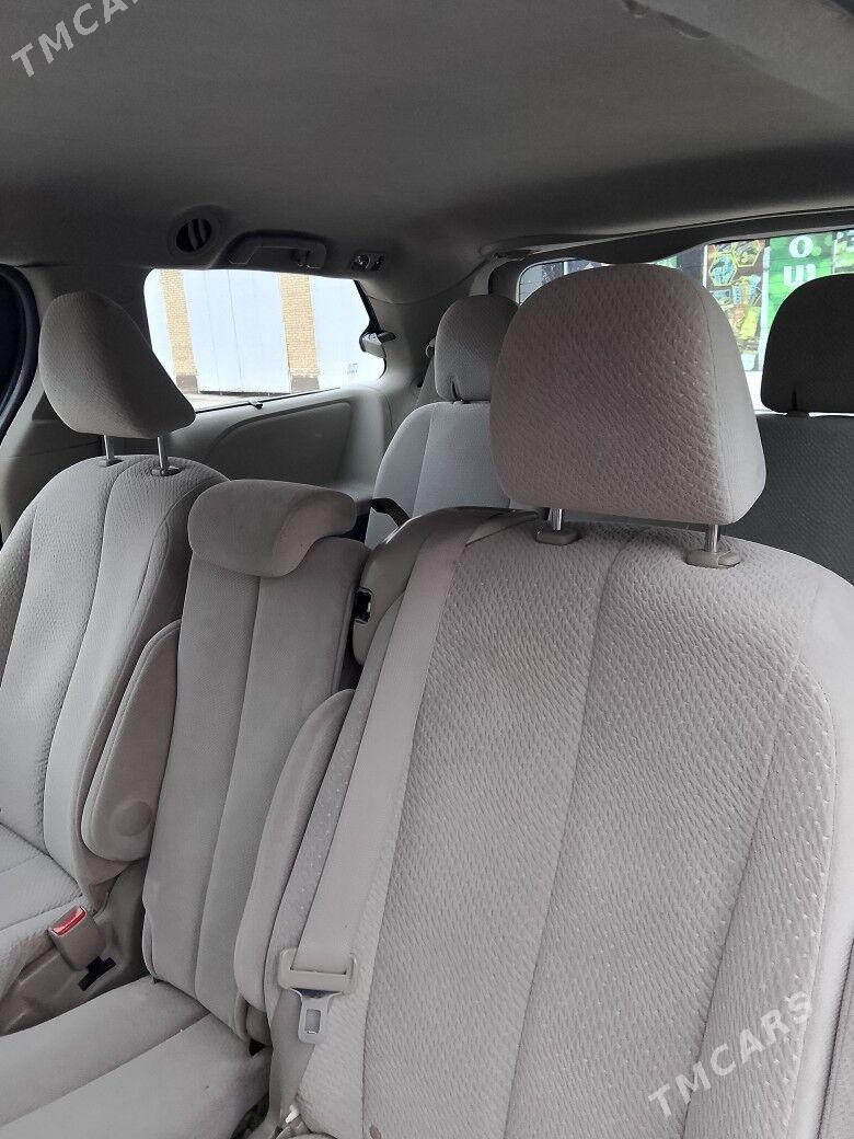 Toyota Sienna 2011 - 270 000 TMT - Мары - img 3
