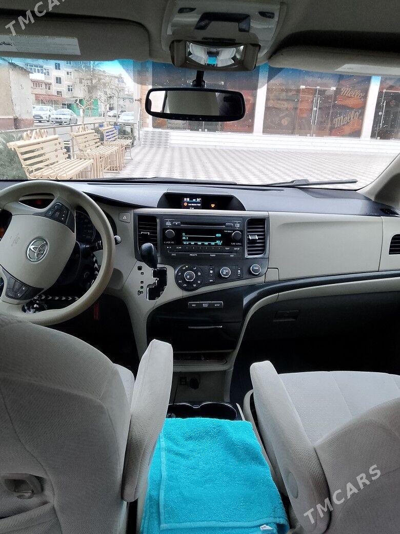 Toyota Sienna 2011 - 270 000 TMT - Мары - img 4