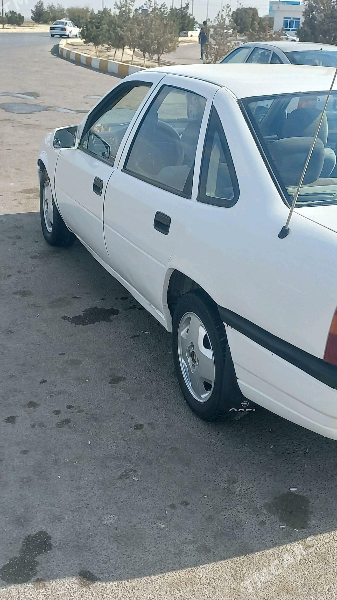 Opel Vectra 1992 - 35 000 TMT - Bäherden - img 3