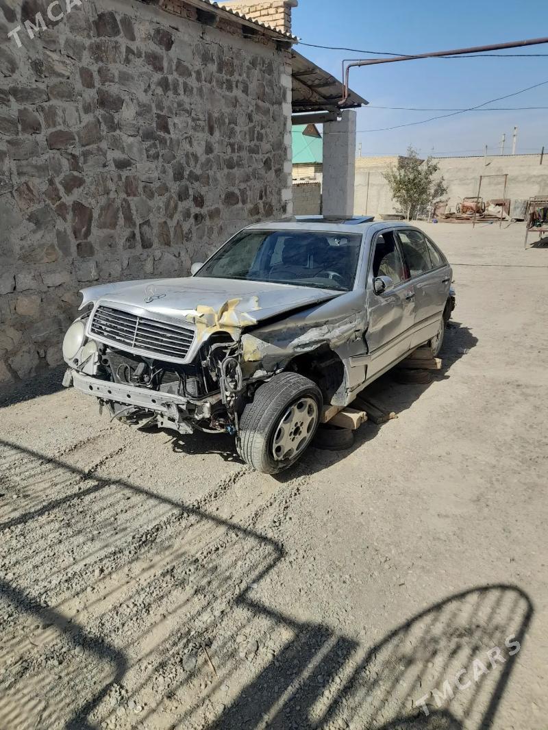 Mercedes-Benz E320 1998 - 35 000 TMT - Гумдаг - img 1