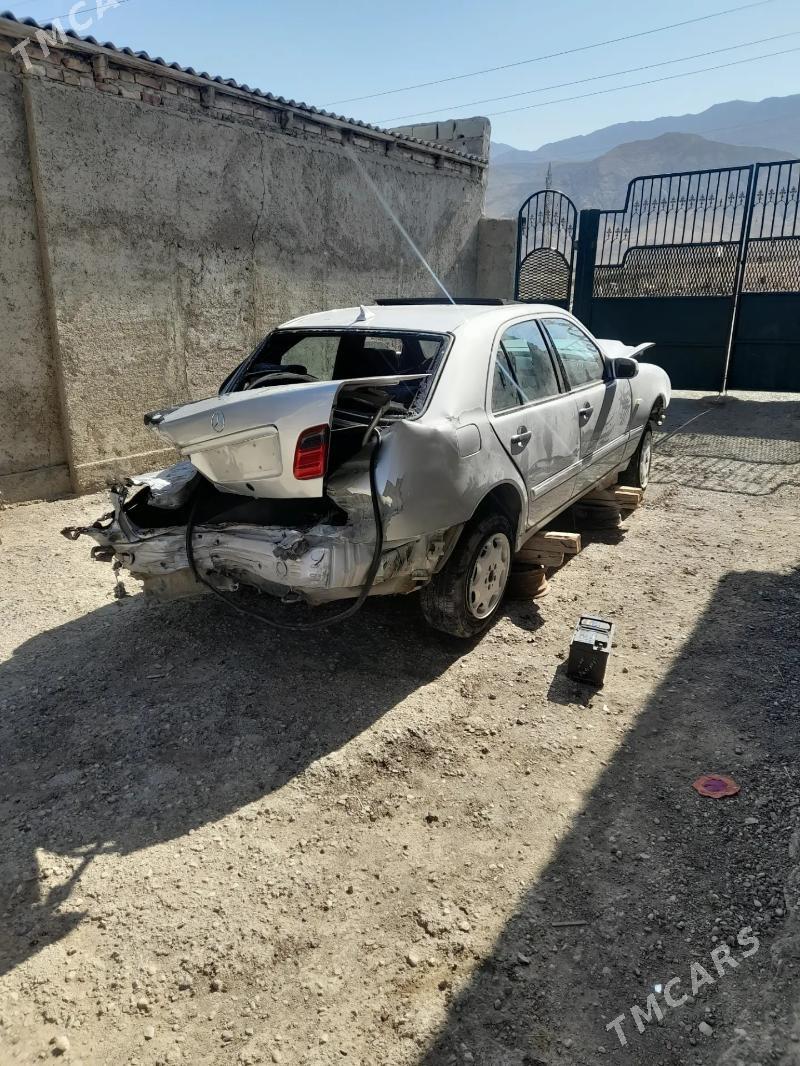 Mercedes-Benz E320 1998 - 35 000 TMT - Gumdag - img 3
