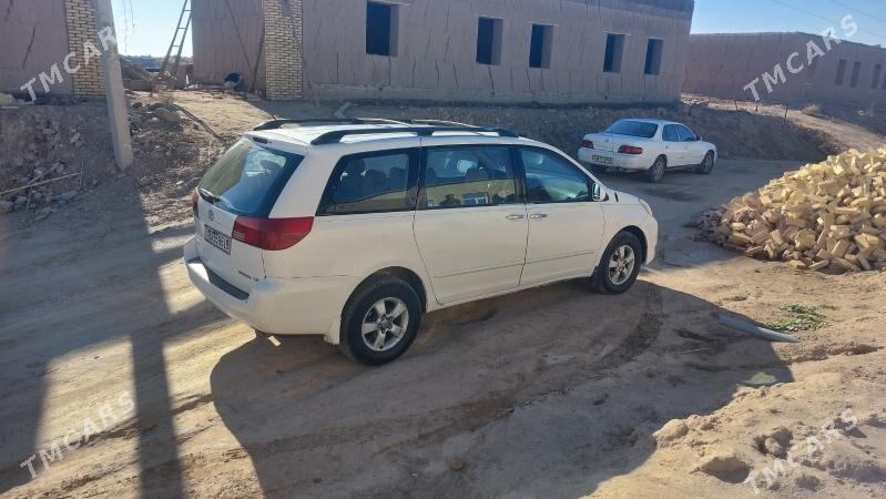 Toyota Sienna 2004 - 220 000 TMT - Halaç - img 3