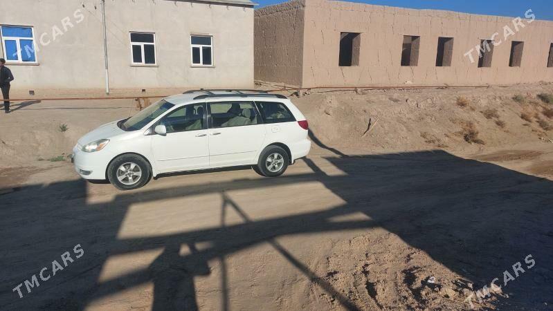 Toyota Sienna 2004 - 220 000 TMT - Halaç - img 5