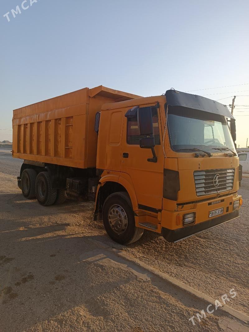 Howo Sinotruk 2007 - 400 000 TMT - Гумдаг - img 2