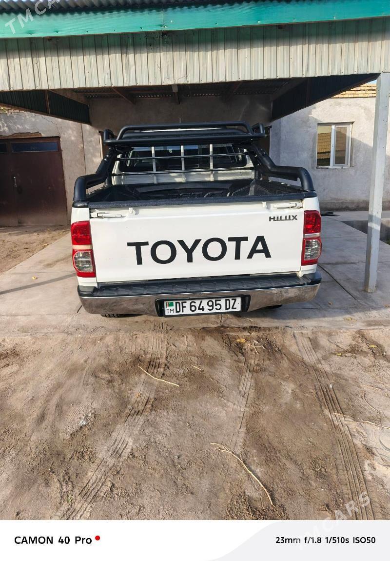 Toyota Hilux 2013 - 340 000 TMT - Daşoguz - img 4