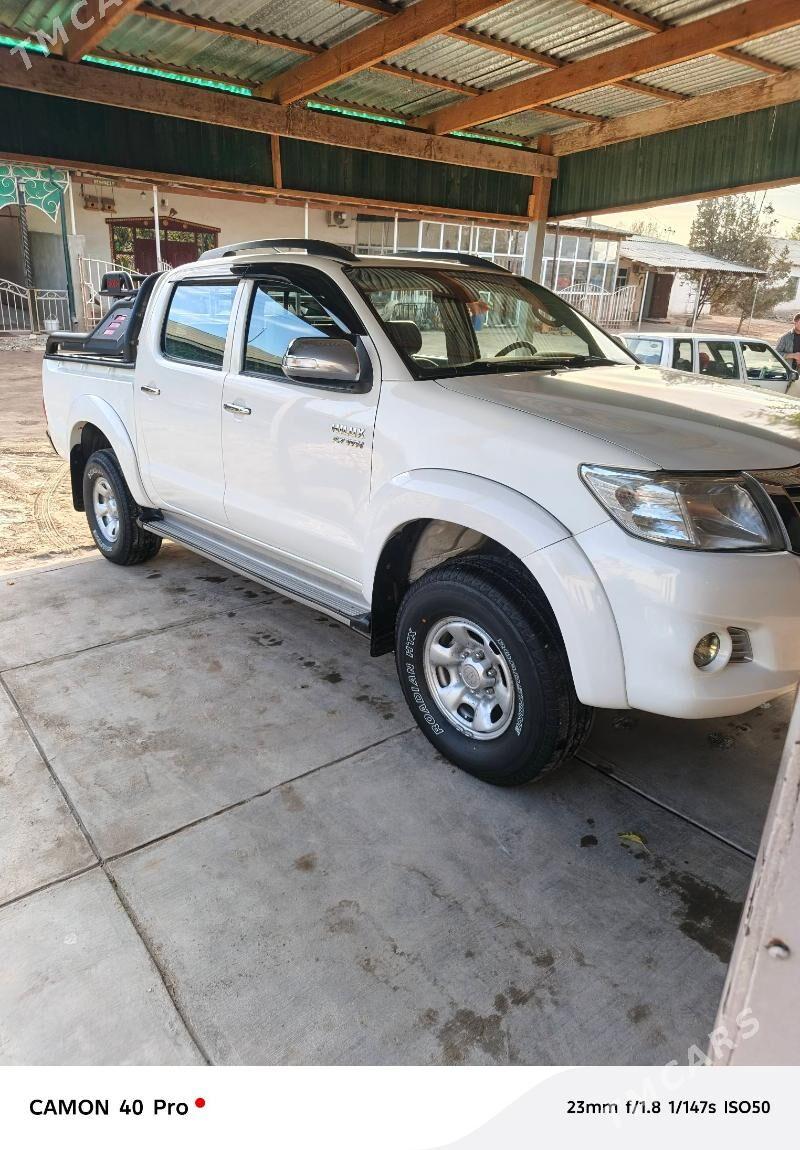 Toyota Hilux 2013 - 340 000 TMT - Daşoguz - img 1