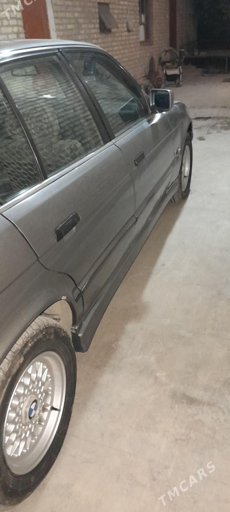 BMW 520 1989 - 50 000 TMT - Sakar - img 3