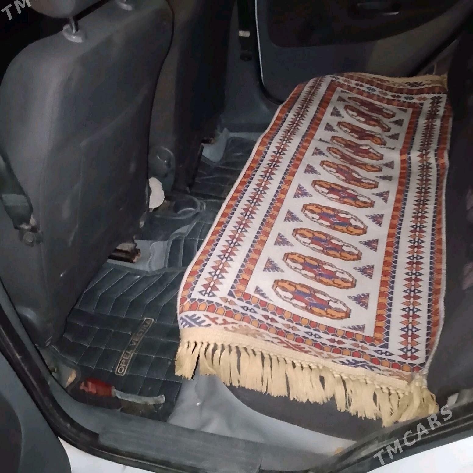 Chevrolet K5 Blazer 2003 - 35 000 TMT - Теджен - img 6