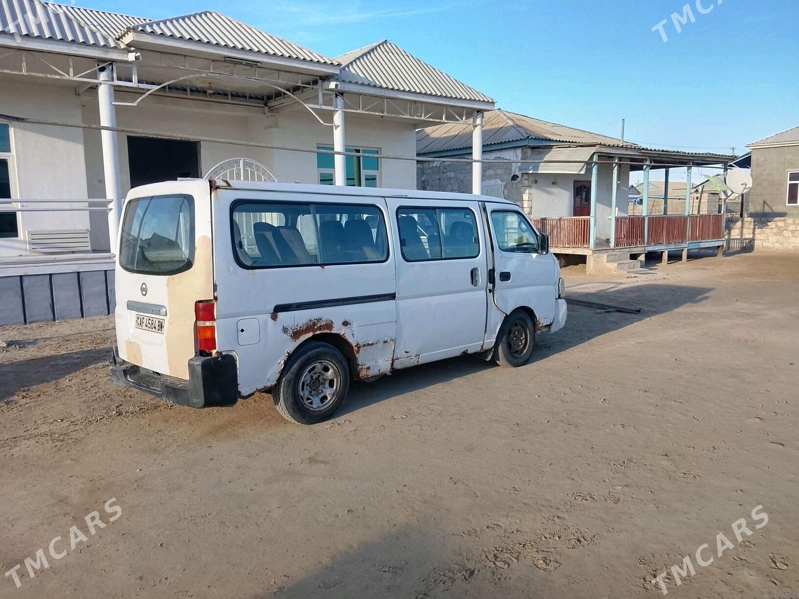 Nissan Urvan 2005 - 25 000 TMT - Эсенгулы - img 2