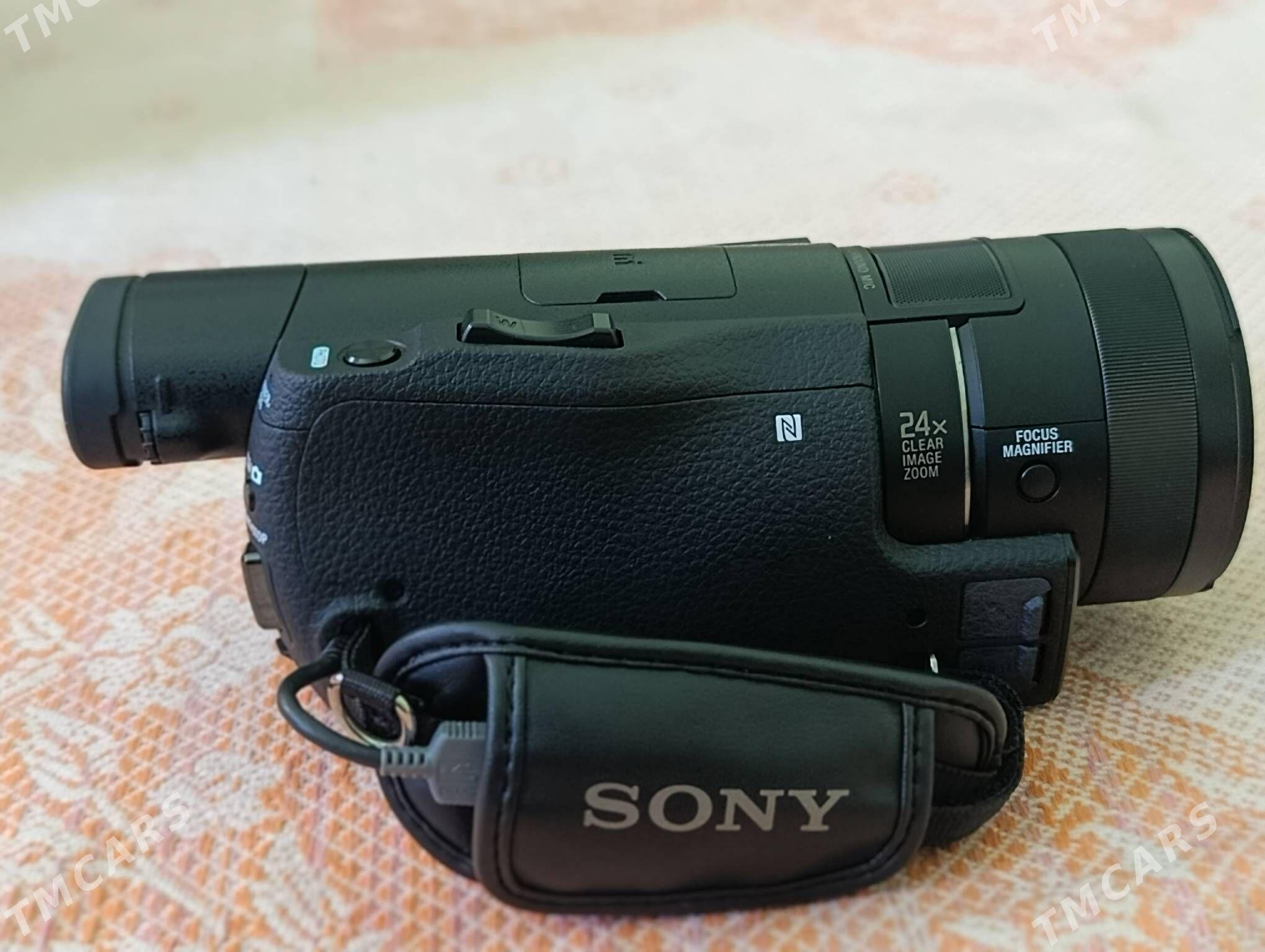 Sony CX 900 E - Mary - img 2