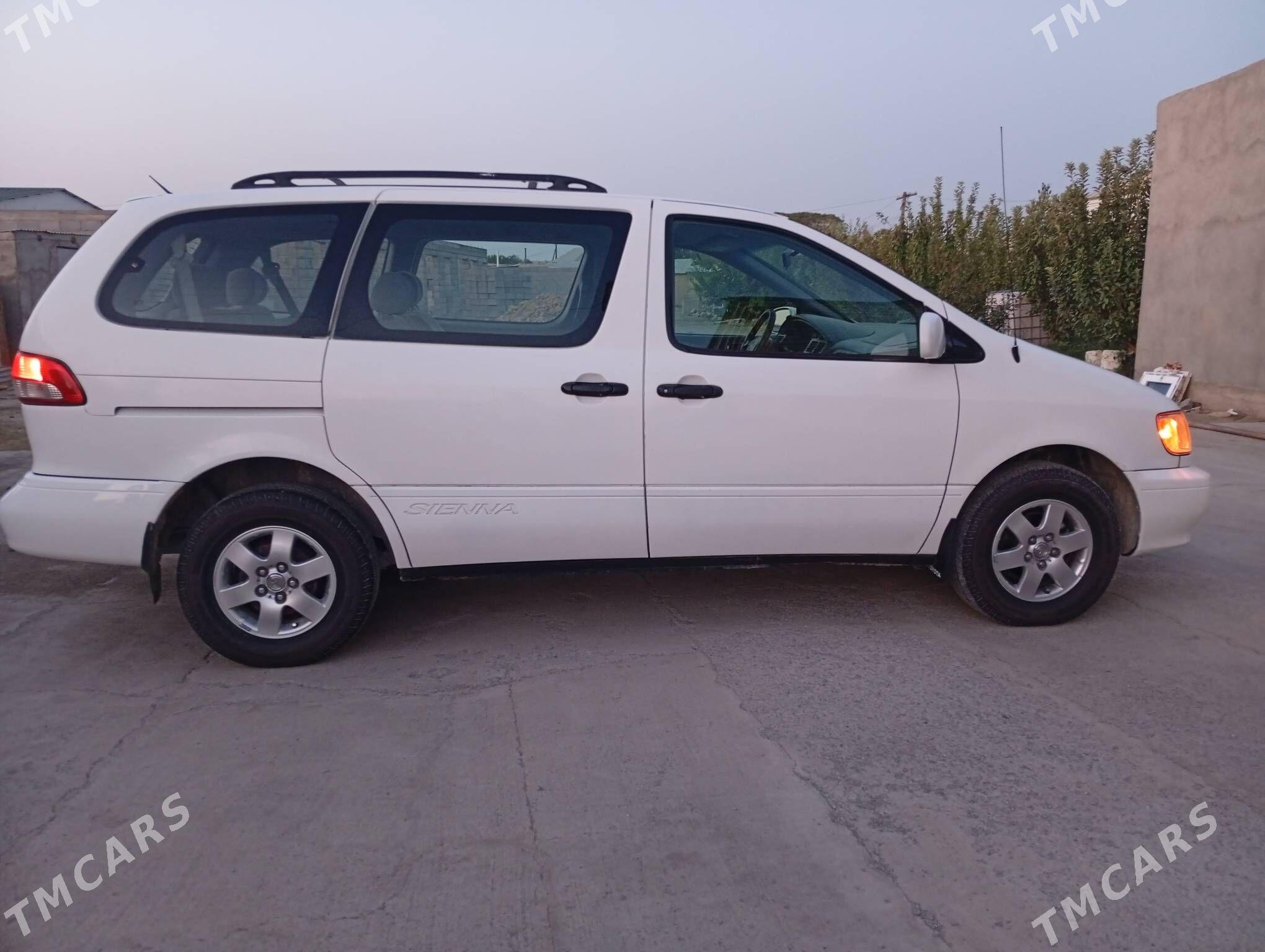 Toyota Sienna 2002 - 145 000 TMT - Бахарден - img 3