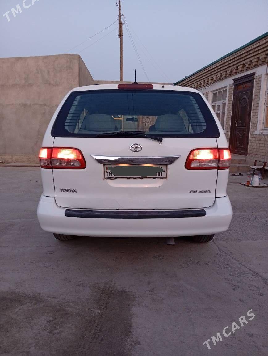 Toyota Sienna 2002 - 145 000 TMT - Бахарден - img 4