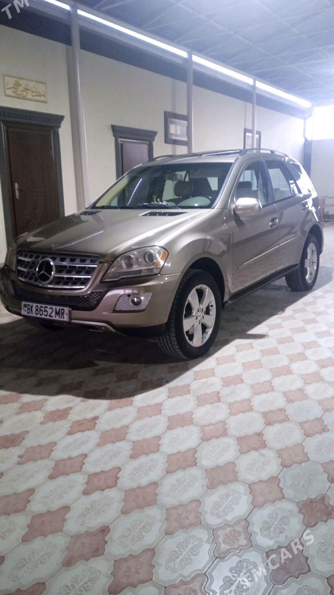 Mercedes-Benz ML350 2009 - 240 000 TMT - Мары - img 1