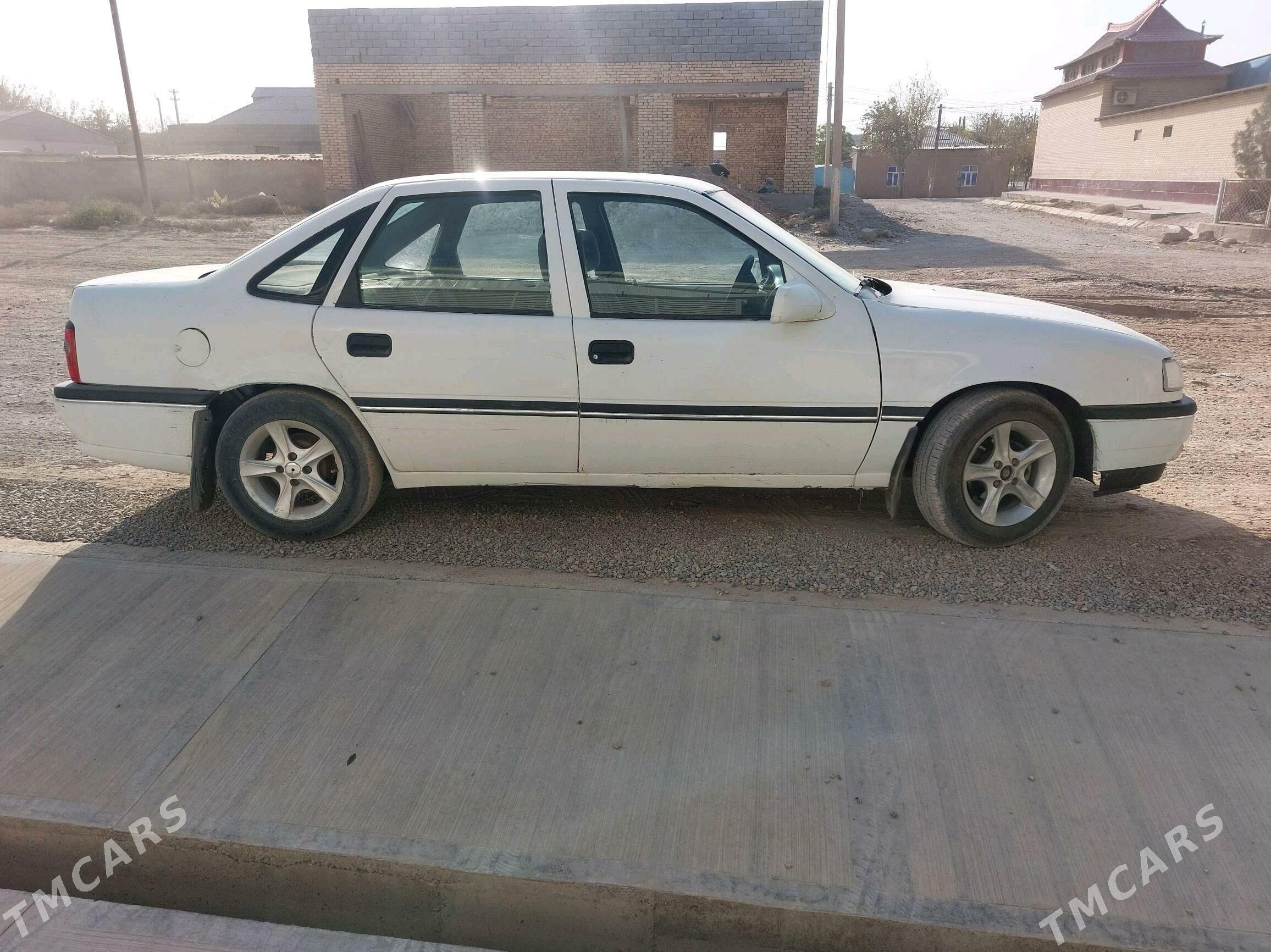 Opel Vectra 1992 - 33 000 TMT - Теджен - img 2