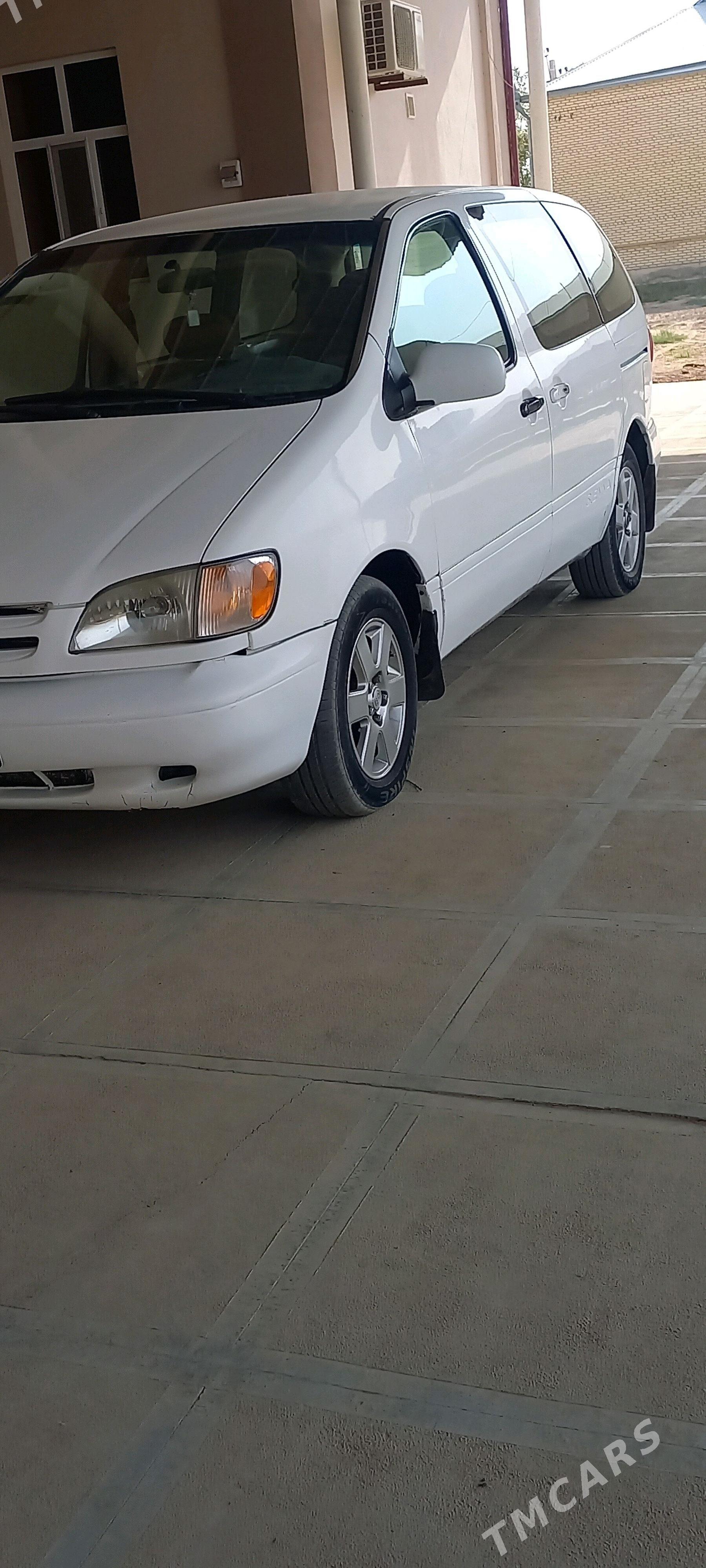 Toyota Sienna 2001 - 140 000 TMT - Векильбазар - img 3