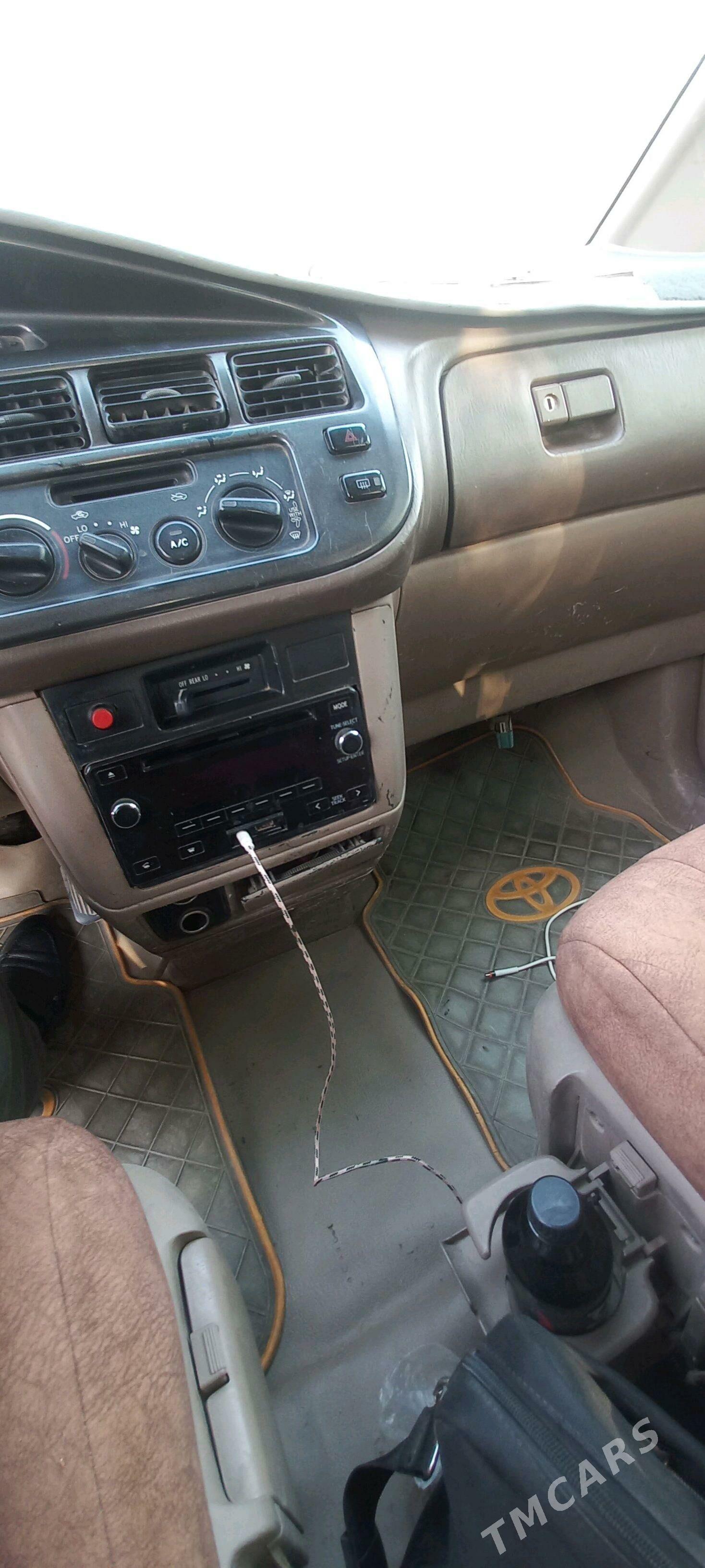 Toyota Sienna 2001 - 140 000 TMT - Векильбазар - img 1