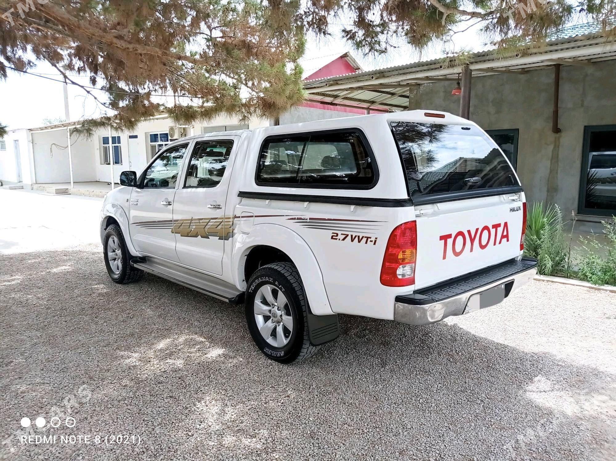 Toyota Hilux 2010 - 325 000 TMT - Джебел - img 2