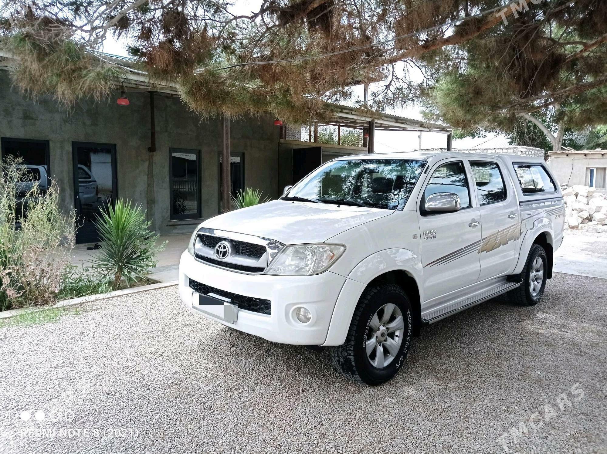 Toyota Hilux 2010 - 325 000 TMT - Джебел - img 1