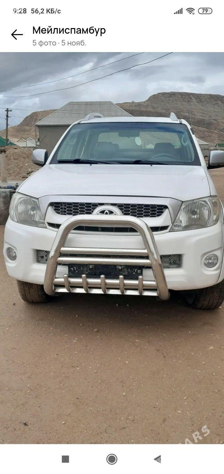 Toyota Hilux 2011 - 300 000 TMT - Эсенгулы - img 2