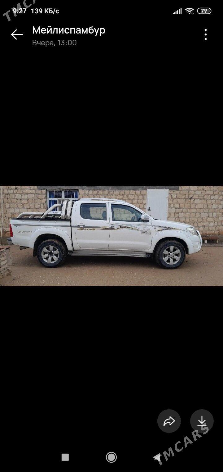 Toyota Hilux 2011 - 300 000 TMT - Эсенгулы - img 3