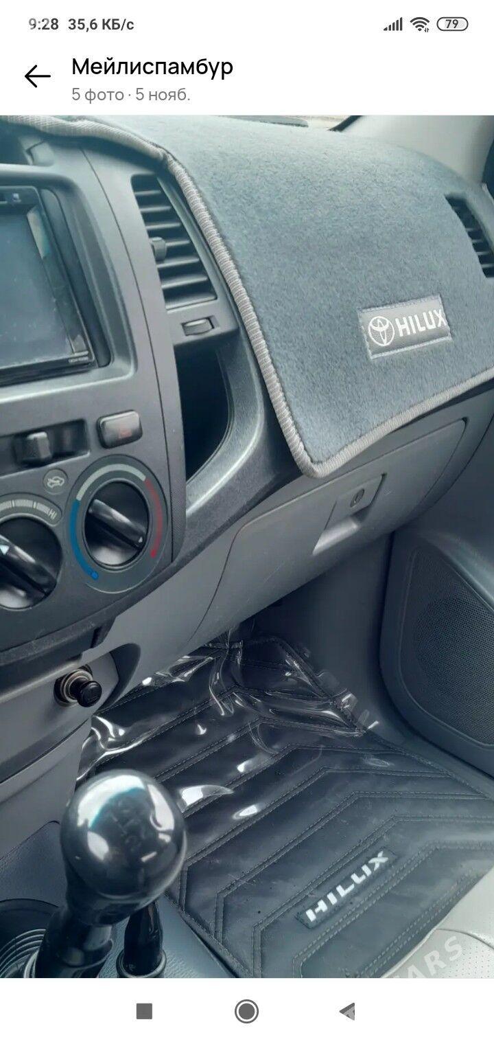 Toyota Hilux 2011 - 300 000 TMT - Эсенгулы - img 1