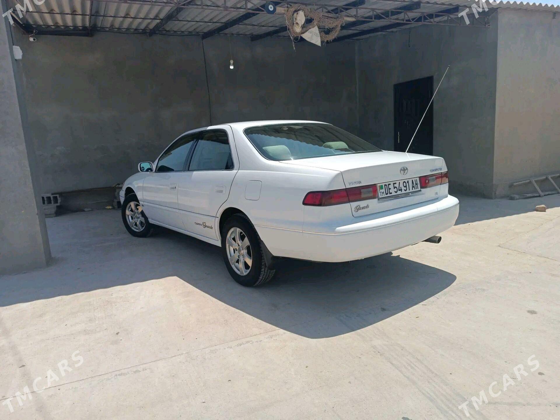 Toyota Camry 1999 - 170 000 TMT - Теджен - img 8