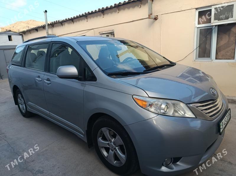Toyota Sienna 2016 - 380 000 TMT - Туркменбаши - img 5