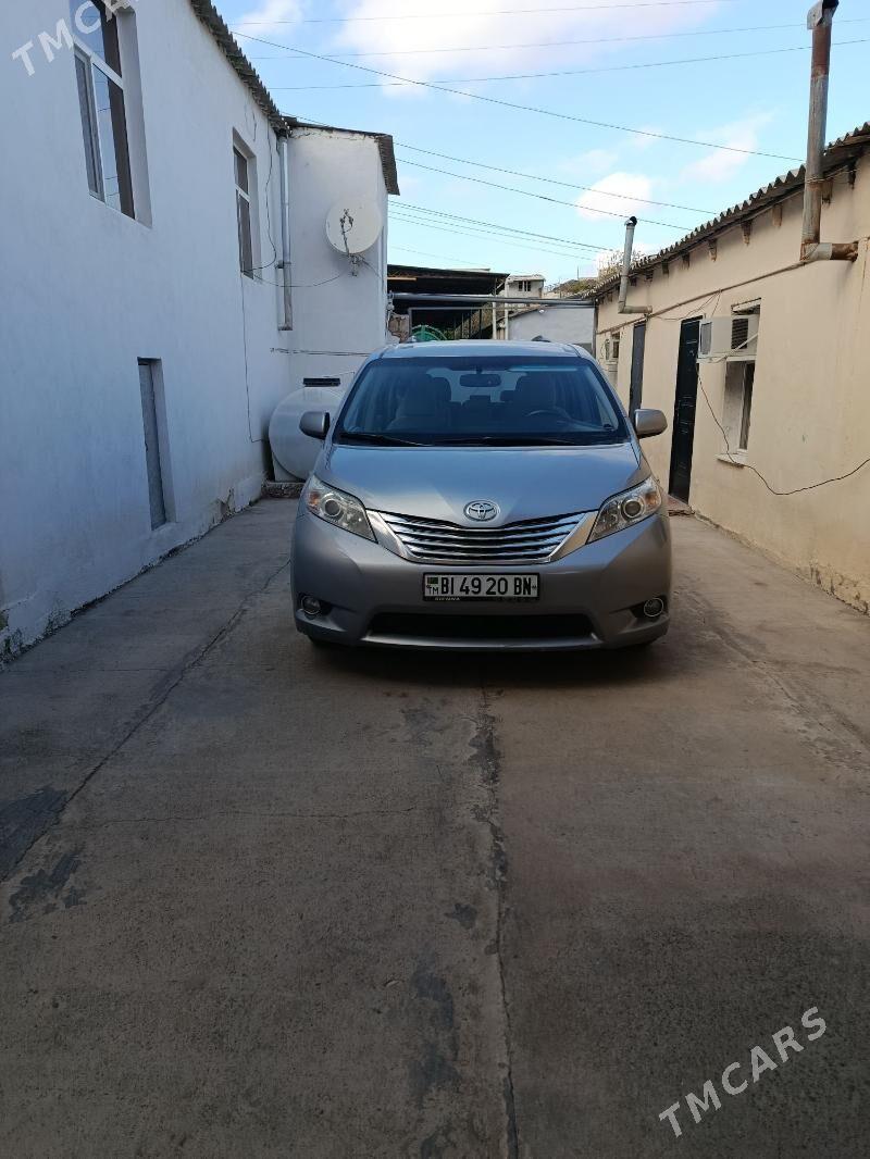 Toyota Sienna 2016 - 380 000 TMT - Туркменбаши - img 3