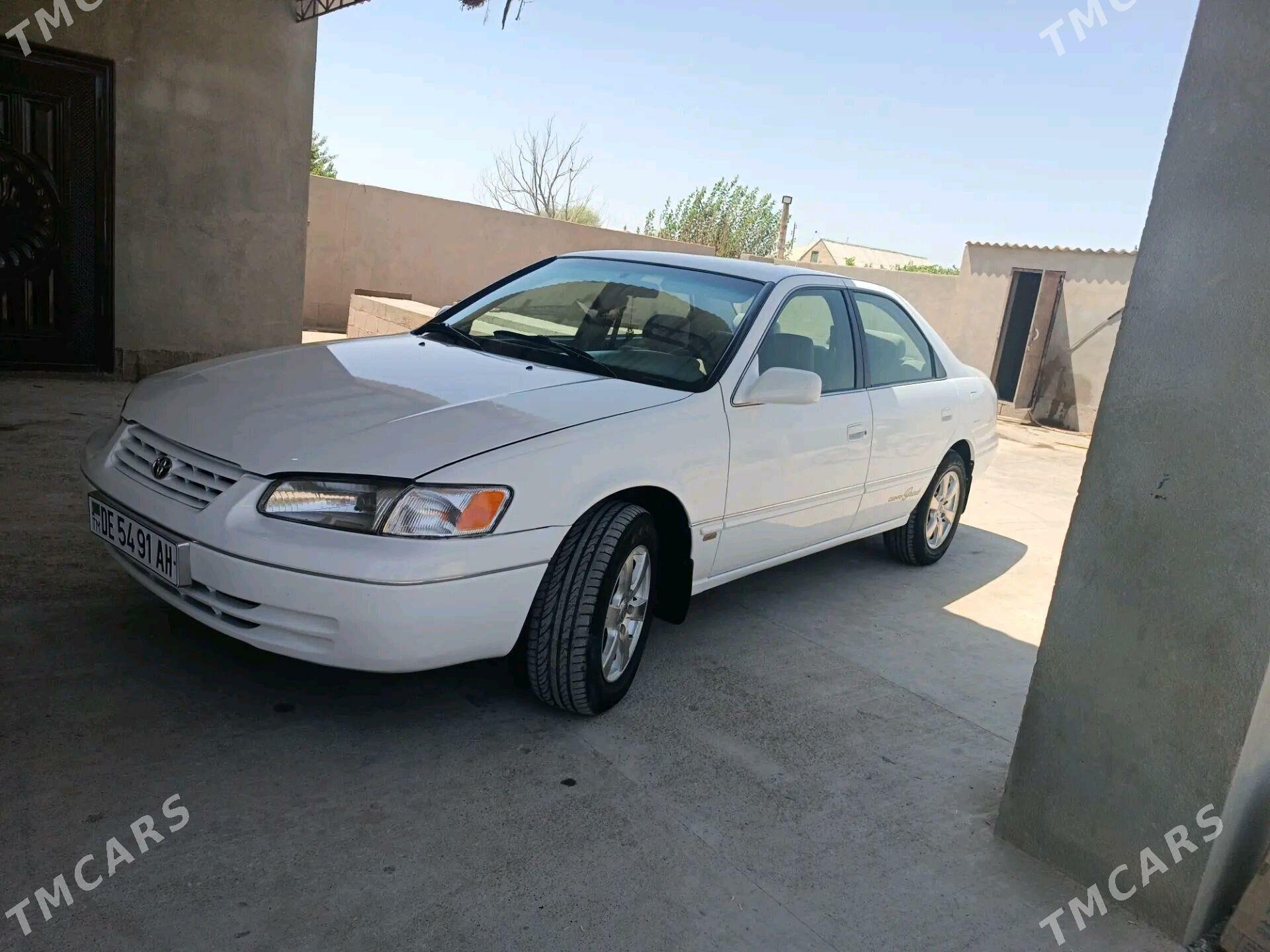Toyota Camry 1999 - 170 000 TMT - Теджен - img 1