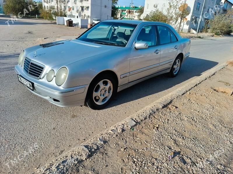 Mercedes-Benz E320 2001 - 120 000 TMT - Balkanabat - img 4
