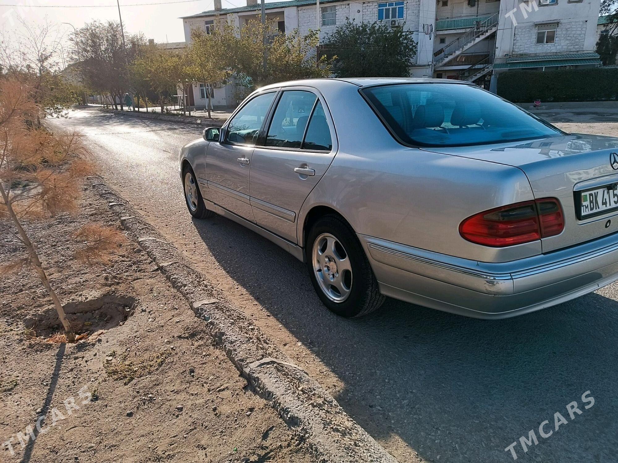 Mercedes-Benz E320 2001 - 120 000 TMT - Balkanabat - img 3