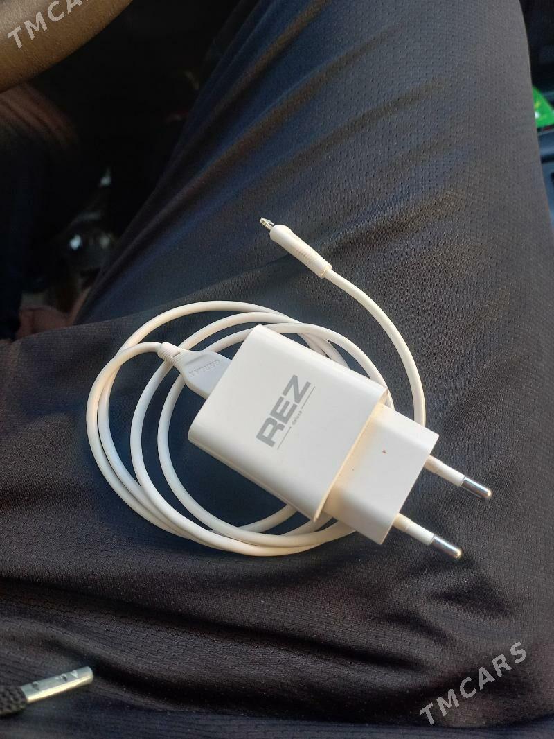 Iphone Zaryadnik - Mary - img 1