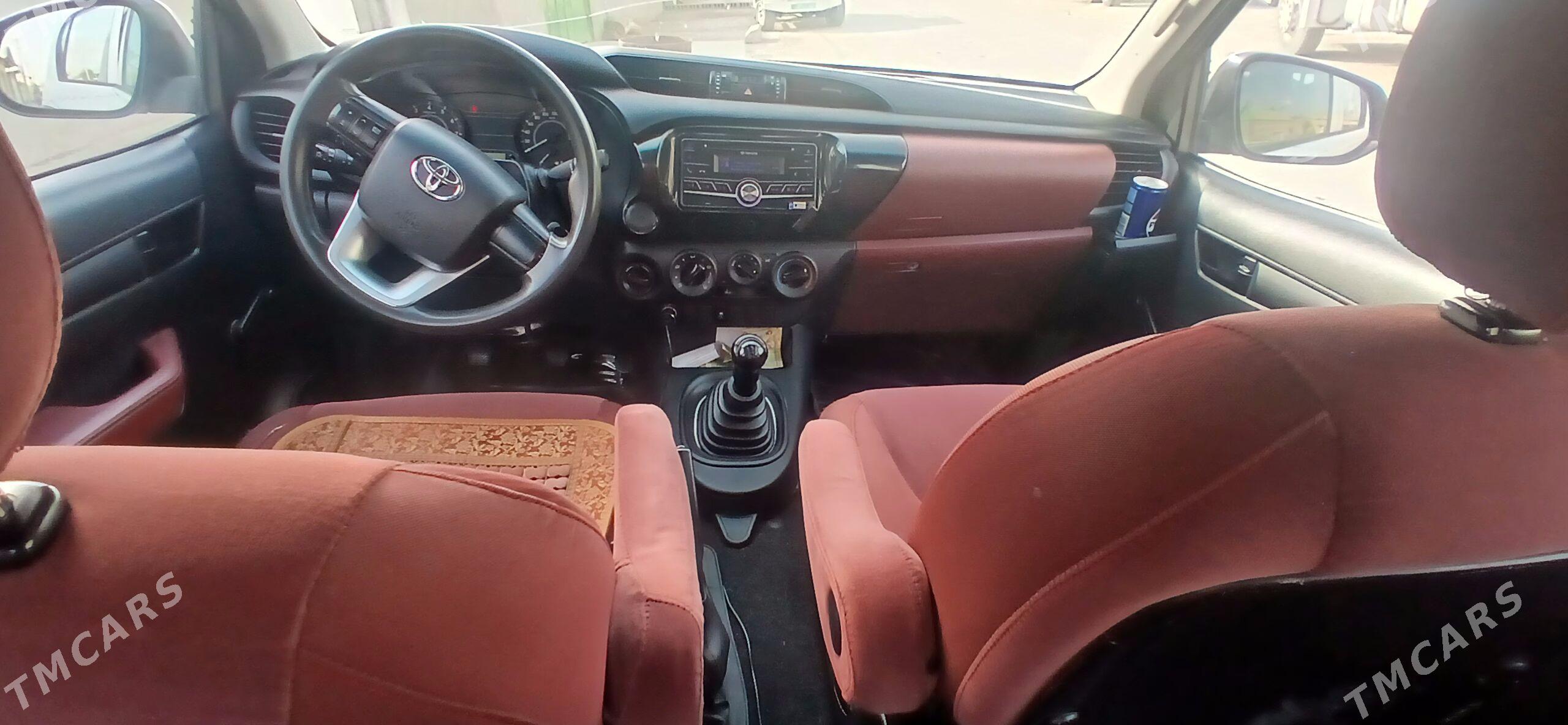 Toyota Hilux 2018 - 450 000 TMT - Багир - img 1