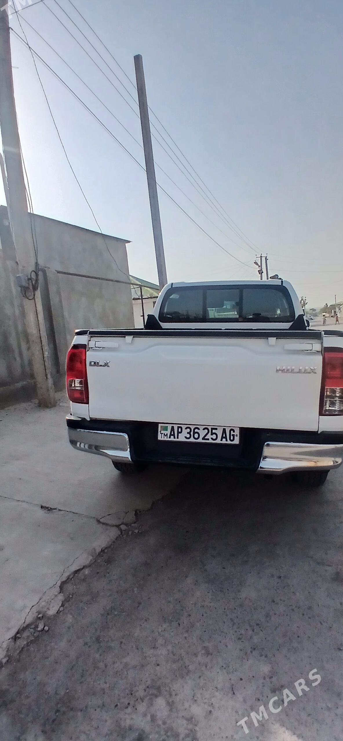 Toyota Hilux 2018 - 450 000 TMT - Багир - img 5