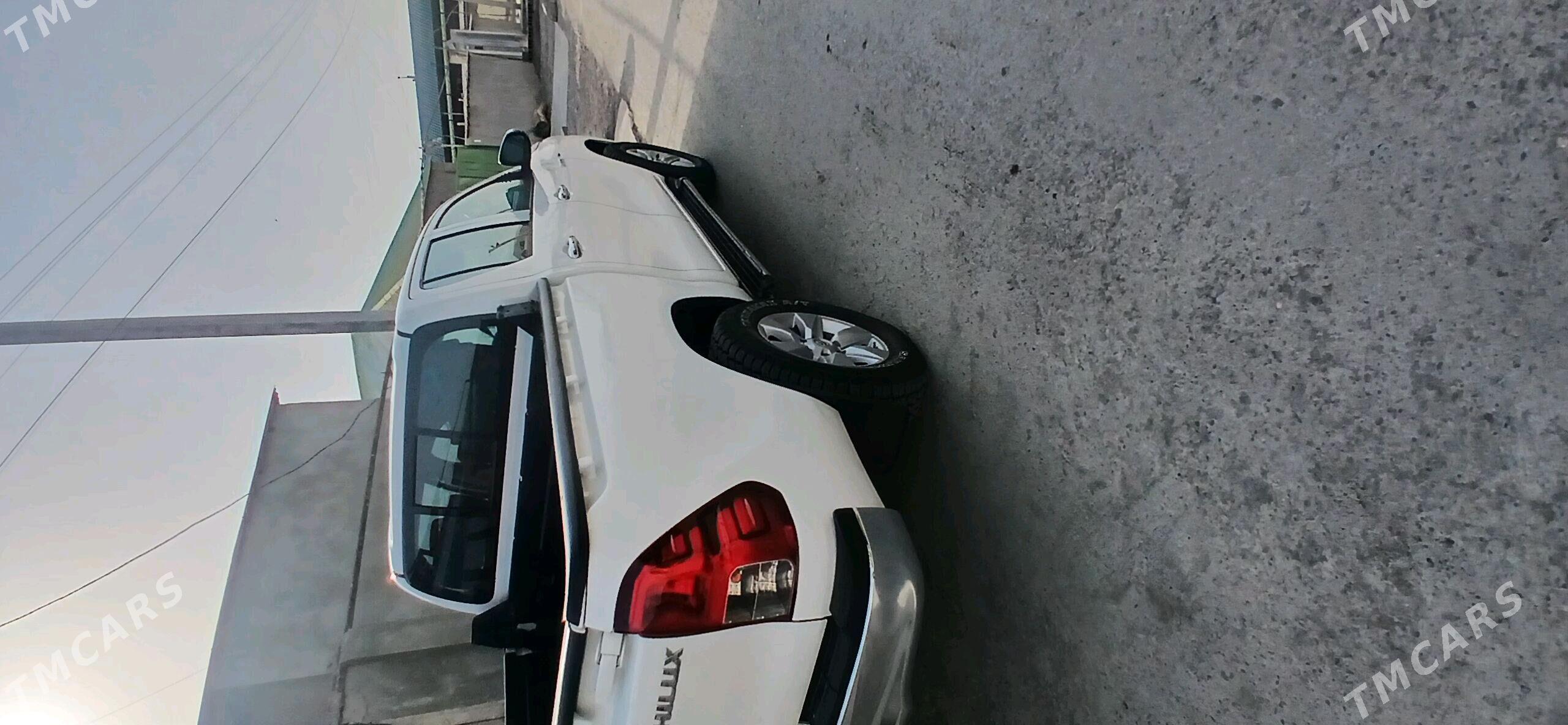 Toyota Hilux 2018 - 450 000 TMT - Багир - img 2