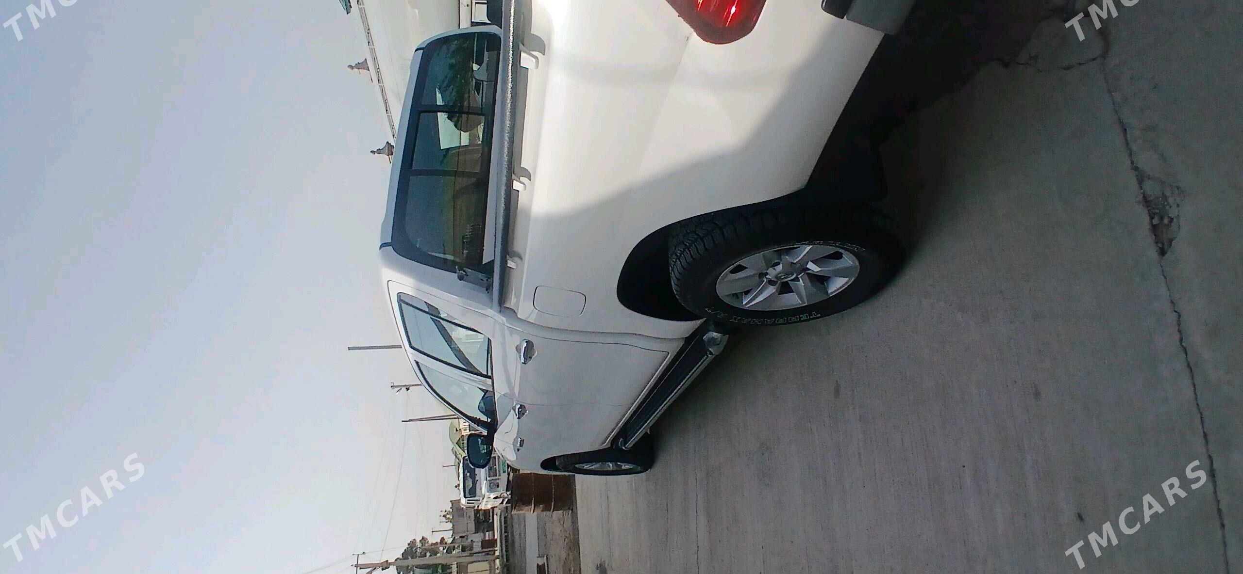 Toyota Hilux 2018 - 450 000 TMT - Багир - img 4